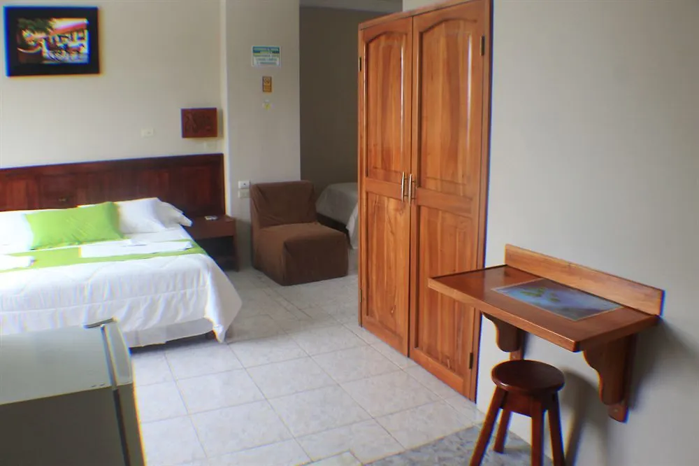 Hotel Los Algarrobos Puerto Baquerizo Moreno 3*,