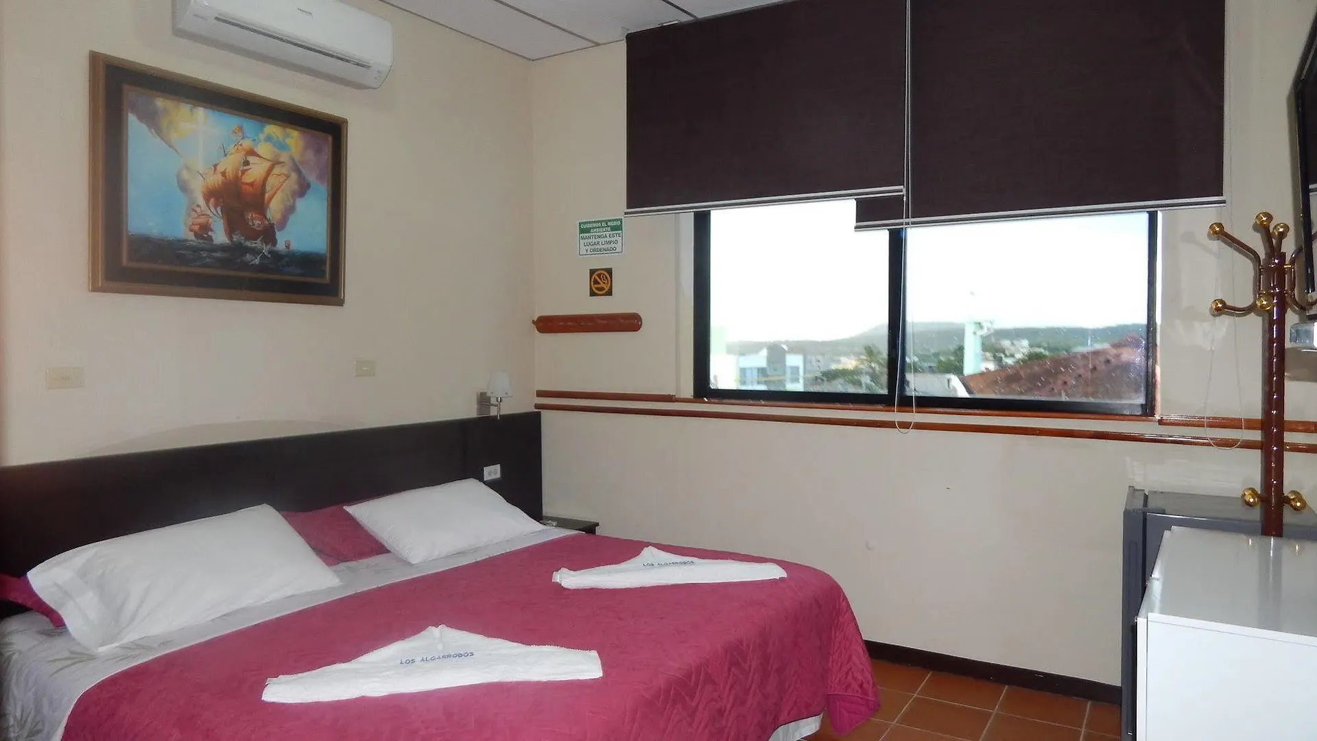 Hotel Los Algarrobos Puerto Baquerizo Moreno 3*,